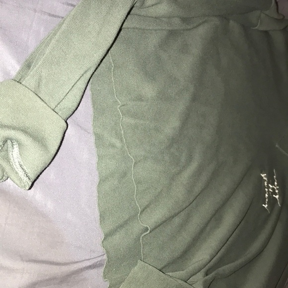 cropped top - Picture 2 of 3